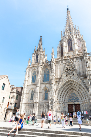 BARCELONA, SPAIN - JUNE 10: Unidentified tourists at Barcelona Cathedral on June 10, 2014 in Barcelona, Thailand. The Cathedral is the Gothic cathedral and seat of the Archbishop of Barcelona, Spain.のeditorial素材