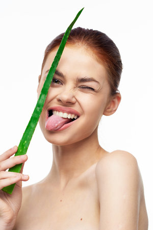 woman with bare shoulders aloe cosmetics spa treatmentsの写真素材