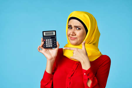 muslim woman in hijab shopping entertainment blue backgroundの写真素材