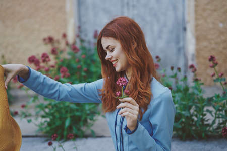 pretty woman in yellow hat outdoors walking to leisure funの写真素材