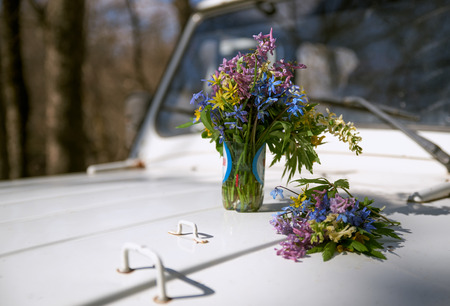 The first little bouquet of flowers standing on the hood of the car.の写真素材