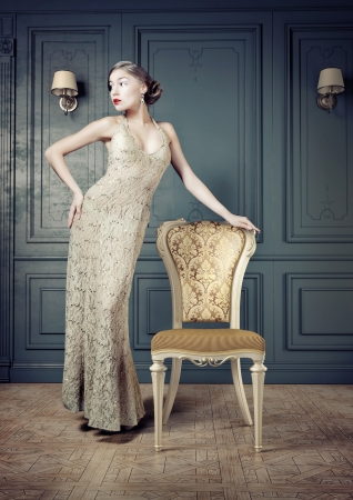 Beautiful woman retro portrait in vintage interiorの写真素材