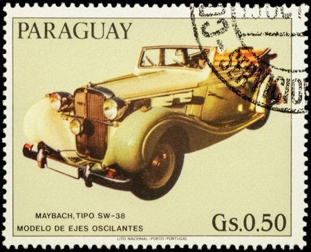 MOSCOW, RUSSIA - FEBRUARY 08, 2016: A stamp printed in Paraguay shows old car Maybach SW-38, series "Maybach Automobiles", circa 1986のeditorial素材