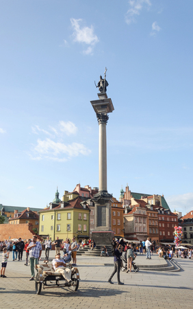 Castle Square in Warsaw, Poland. People walking around the Sigismund's Column called Kolumna Zygmunta, sunny summer evening.のeditorial素材