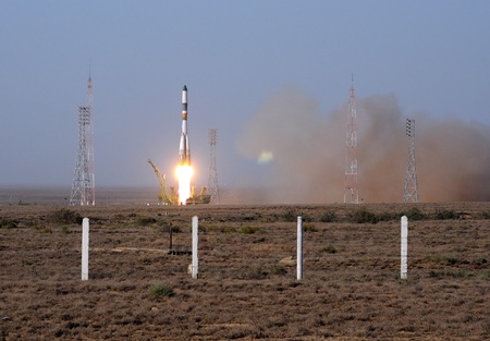 BAIKONUR, KAZAKHSTAN - AUGUST 24: Russian Progress cargo vehicle launch August 24, 2011, from Baikonur cosmodrome, Kazakhstan. It will be crashed 320 seconds after launch. のeditorial素材