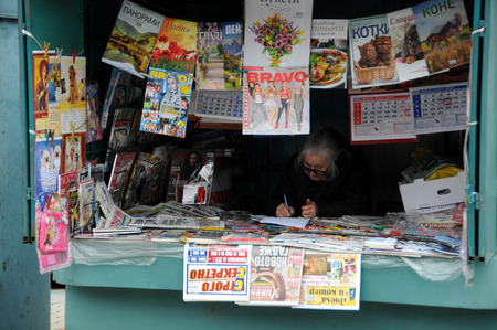 VELIKO TARNOVO, BULGARIA - 16 DECEMBER, 2017: Old woman in the bookstallのeditorial素材