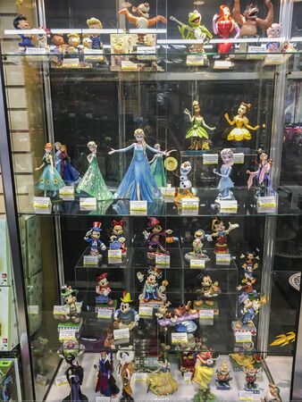 Impressive figures in different sizes and prices of comics, anime, cinema or TV, for sale in a specialized store of geeksのeditorial素材