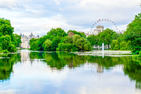 St. James Park in London during daytimeの写真素材