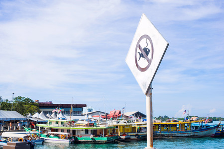 no fishing sign beside the bayの写真素材