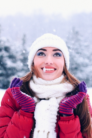 Sensual portrait of pretty woman in winter park の写真素材