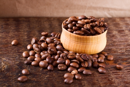 Heart coffee frame made of coffee beans on wood textureの写真素材