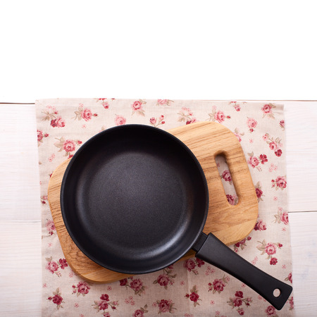 Empty frying pan on wooden background. Space for text, horizontalの写真素材