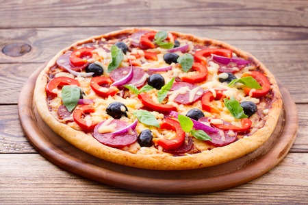 Pizza with ham, pepper and olives  Delicious fresh pizza served on wooden table  Pizza with tomato, salami and olivesの写真素材