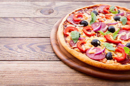 Pizza with ham, pepper and olives  Delicious fresh pizza served on wooden table  Pizza with tomato, salami and olivesの写真素材