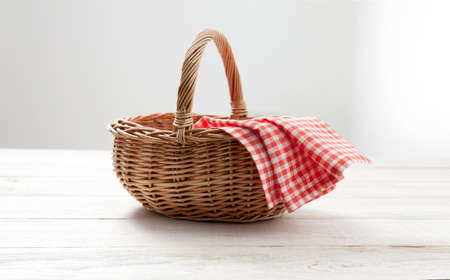 red napkin picnic empty basket and table placeの写真素材
