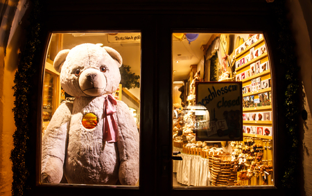 ROTHENBURG OB DER TAUBER, GERMANY-September 11, 2016: Teddy Bear Rothenburg placed behind the door after the shop closedのeditorial素材