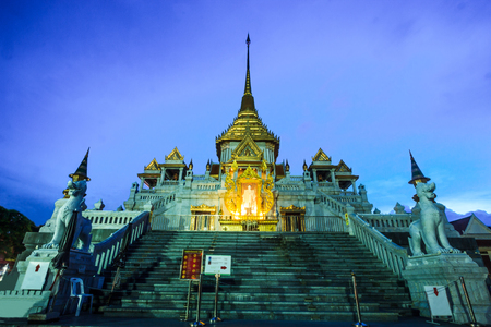 Buddhist Temple Wat Trimitr Vityaram Voravihahn of the Golden Buddha in chinatown or yaowarat area in Bangkok,Thailandの写真素材