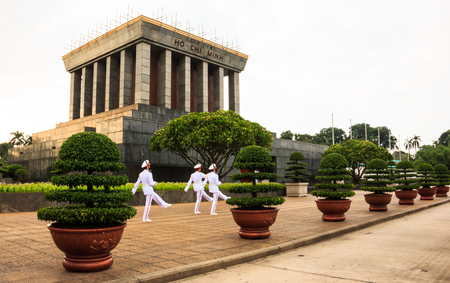 Hanoi, Vietnam - October 20, 2017: Ho chi minh mausoleum with white uniform soldiers marching in front to patrol the areaのeditorial素材