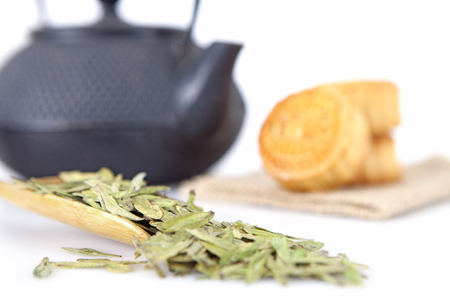 Tea leaves and teapot close up viewの写真素材