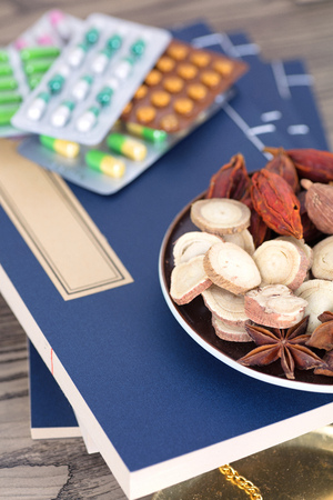 Traditional Chinese medicine and Western Medicineの写真素材