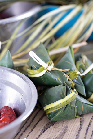 Glutinous rice dumplings in making progressの写真素材