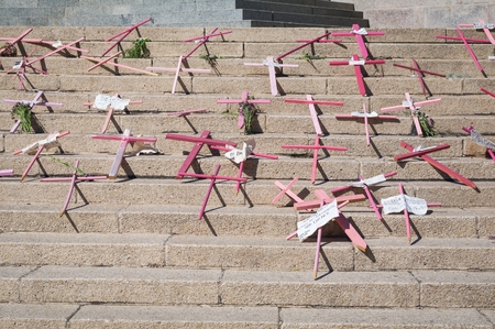 Reforma Avenue, Mexico City - March 25, 2018. Assembly carried out mainly by women on Reforma Avenue and The Angel of Independence where they placed thousands of wooden crosses in pink with various messages as a protest against of feminicide and insecuritのeditorial素材