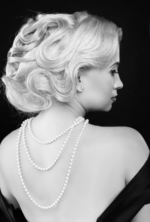 Wavy Hairstyle. Jewelry And Beauty. Fashion Art Photo. Retro Womanの写真素材