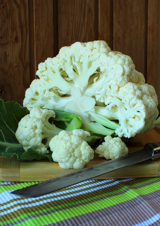 Cauliflower divided into florets on a blackboard
の写真素材