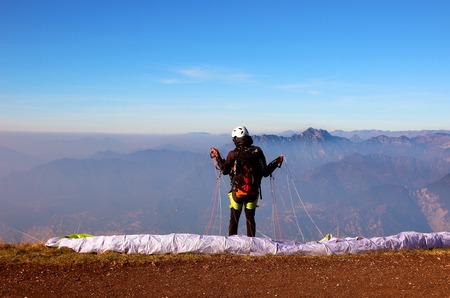 November 1, 2017, Mount Monte Baldo, Italy, A man preparing for paragliding.
のeditorial素材