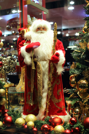 Beautiful Santa Claus standing in the shop window.
の写真素材