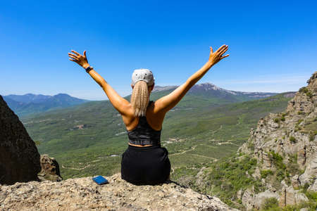 A girl in the background is a view of the Chatyr-Dag plateau from the top of the Demerdzhi mountain range.の写真素材
