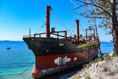Gelendzhik, August 2019. A cargo ship washed up on a rocky shore. Rio's shipのeditorial素材