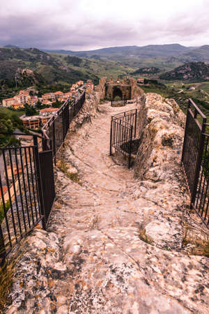 Sperlinga castle view from the top of the Castle on a Cloudy Day with cityviewのeditorial素材