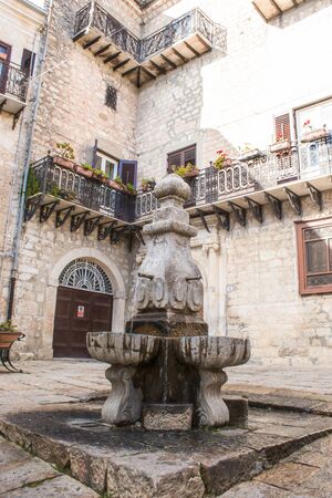 The four cannoli fountain in Petralia Soprana with houses behindの写真素材