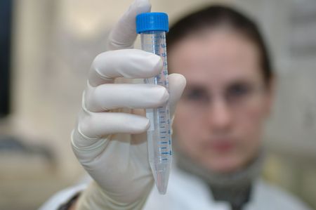 woman scientist holds flask in her handの写真素材