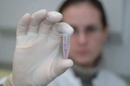 woman scientist holds flask in her handの写真素材
