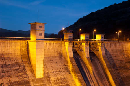 Wall of the Vadiello reservoir at sunset. Natural Park of the Mountains and Canyons of Guara. Huesca. Aragon. Spain.の写真素材
