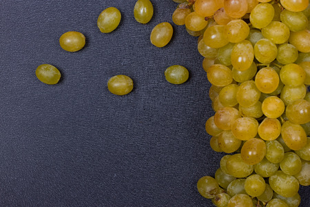 White grapes on a black background. copy-cpaceの写真素材
