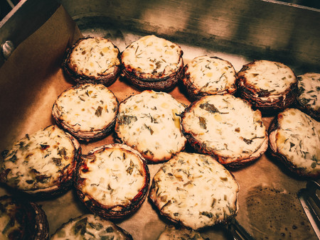 Large stuffed mushrooms Portibello Large forcemeat with vegetables and melted cheese Portobello mushrooms on a trayの写真素材