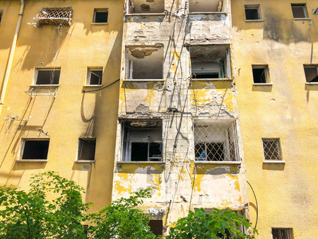 Old house, house for demolition, sinister house, yellow.