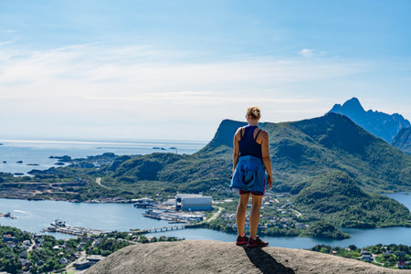 Exploring Enthusiasts Mesmerized by the Majestic Norwegian Mountain Viewsの写真素材