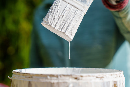 Close-up Paintbrush White Paint Dipping Can, Painting Project Concept, Renovation Workの写真素材