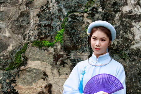 Portrait photo: Vietnamese girl in traditional costume
