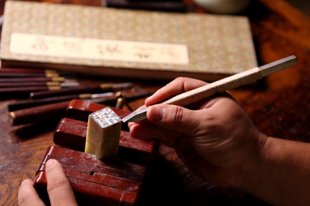 Chinese craftsman carving a stone sealのeditorial素材