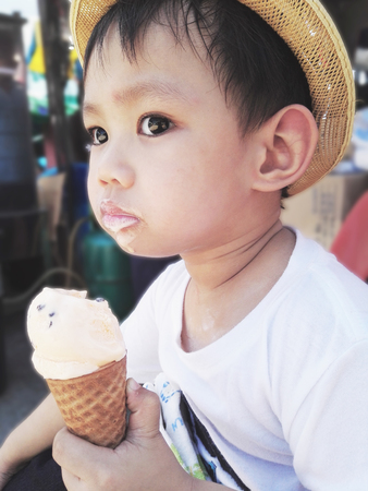 Asian kid eating ice creamの写真素材