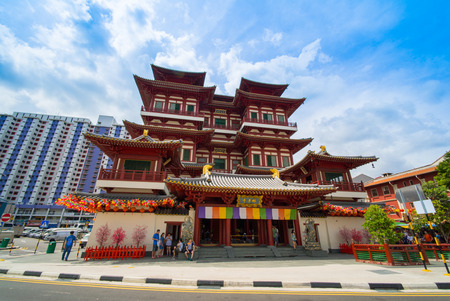 SINGAPORE - March 28 : Buddha Toothe Relic Temple in Chinatown Singapore on May 06, 2016 in Singaporeのeditorial素材