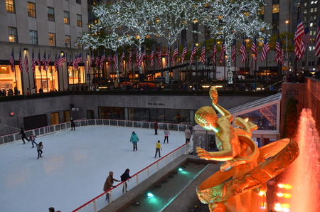 Rockefeller Center Ice skaters, New York Cityのeditorial素材
