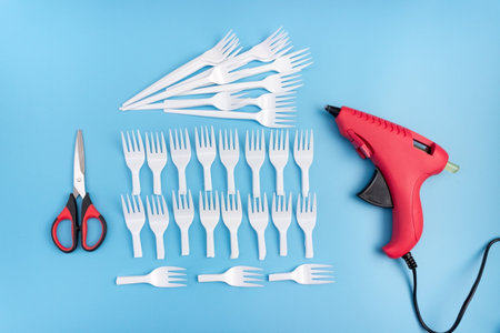 How to make a creative Christmas tree from plastic disposable forks. Step by step photo instructions. Handmade, DIY. Reusable and zero waste concept.の写真素材