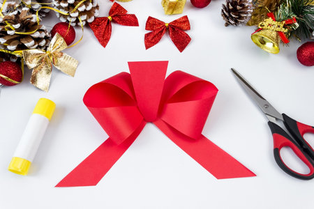 Christmas wreath made of colored paper. DIY concept. Handmade at home. step by step instructions. Step 11の写真素材
