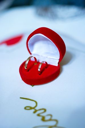 red box with wedding rings on abstract backgroundの写真素材